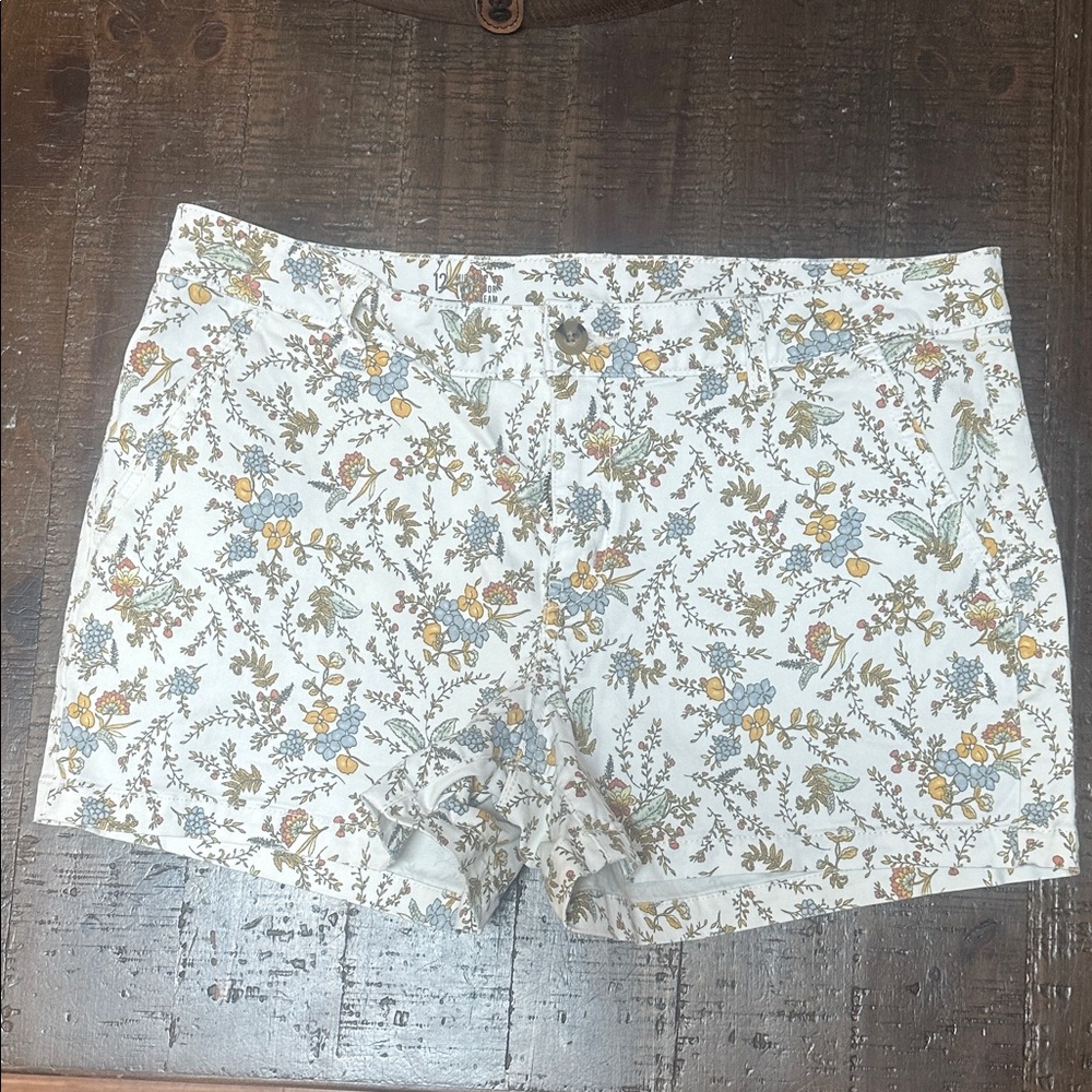 a.n.a White Floral High Waist Women's Shorts with Yellow & Blue Flowers